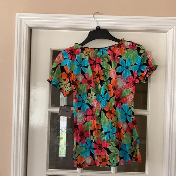 Women peaches scrub top. Perfect for summer - Picture 3 of 3